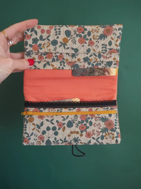 Portefeuille cousu main en Bretagne tissu fleuri Peach