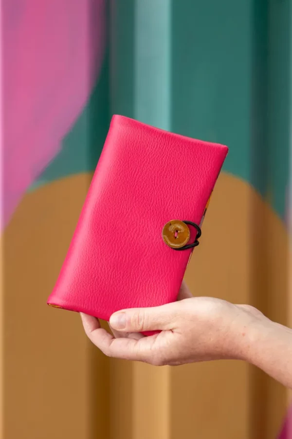 Portefeuille femme fait main simili cuir rose bouton coco jaune