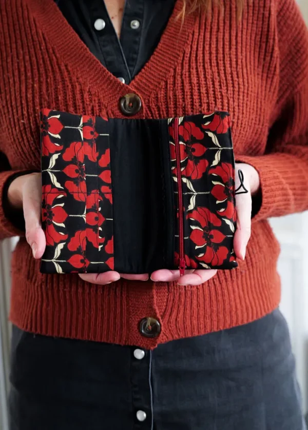 Portefeuille femme fait main en France simili cuir noir tissu imprimé rouge Aline