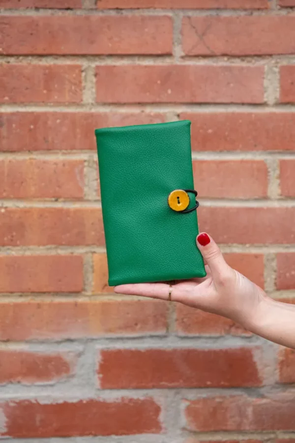 Portefeuille femme fait main vert les fleurs fermé