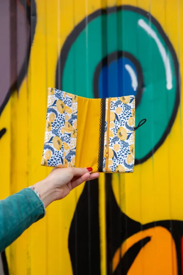 Portefeuille femme fait main compagnon simili cuir jaune tissu imprimé fleurs coquelicots Odette