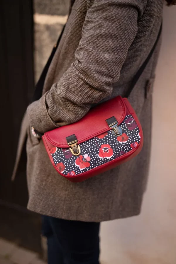 Sac à main femme fait main en France simili cuir rouge bordeaux tissu imprimé noir fleurs Poppy