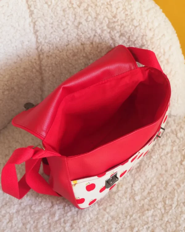 Sac l'essentiel les pommes ouvert