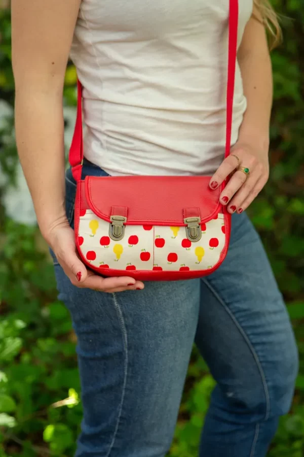 Sac l'essentiel les pommes rouge attache cartable rétro