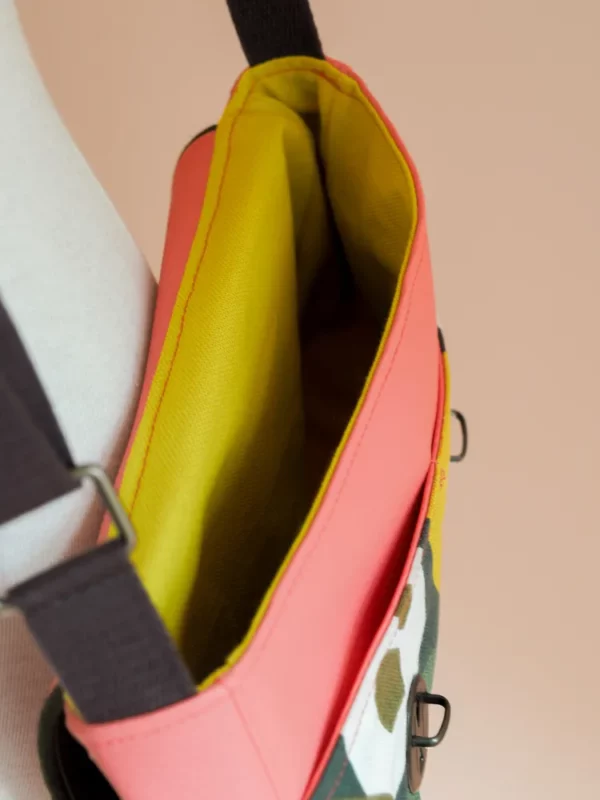 Sac à main femme kaki rose intérieur