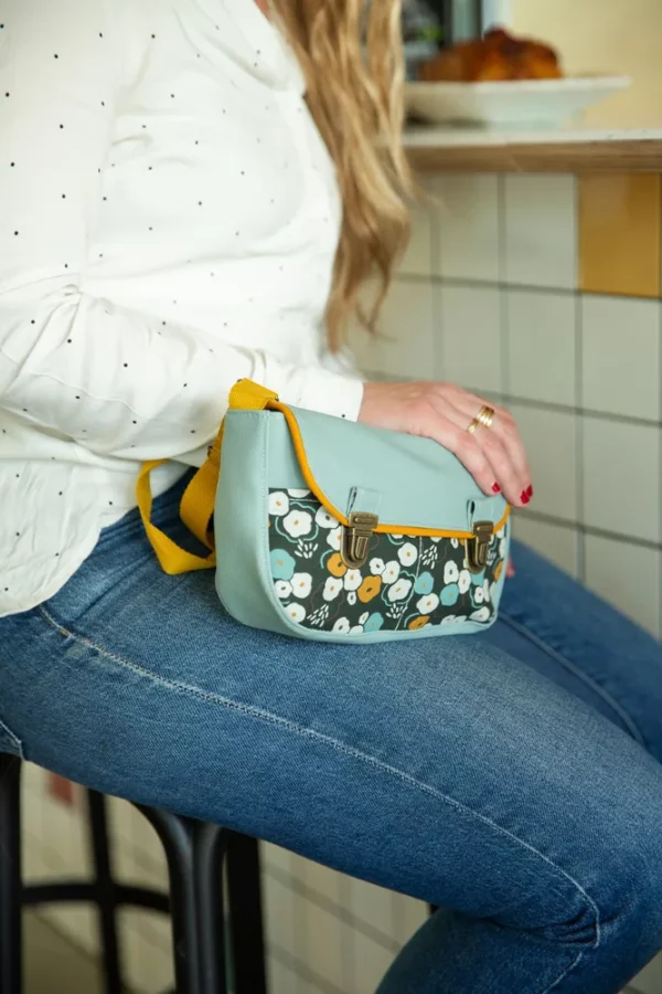 Sac à main coloré femme cousu main simili cuir bleu gris tissu imprimé fleurs moutarde vintage
