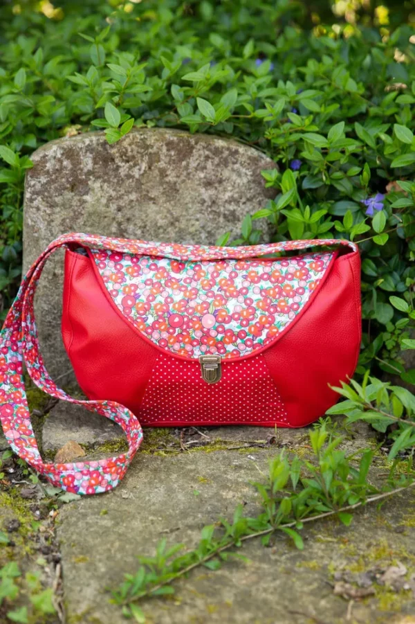 Sac à main femme besace fait main en France simili cuir rouge tissu imprimé cerises