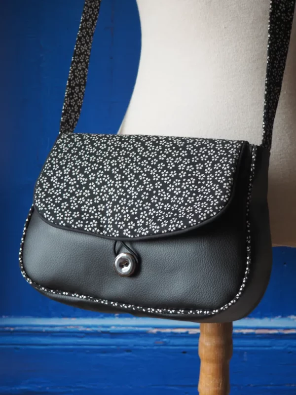 Sac à main femme réversible cousu main simili cuir noir et tissu imprimé fleurs