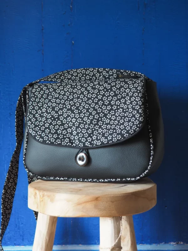 Sac à main femme réversible fait main en France simili cuir noir tissu imprimé fleurs