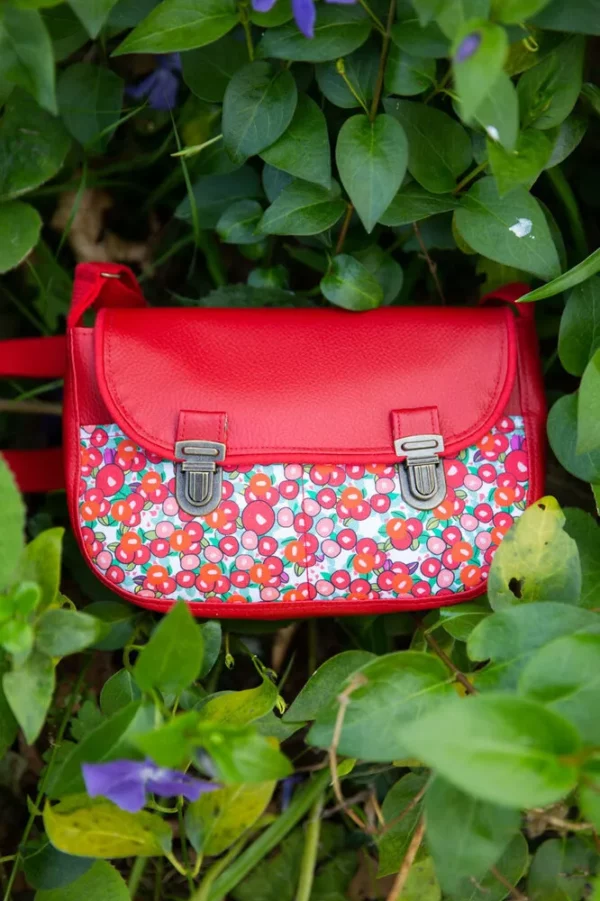 Sac femme fait main en Bretagne attache cartable rétro simili cuir rouge tissu imprimé cerises