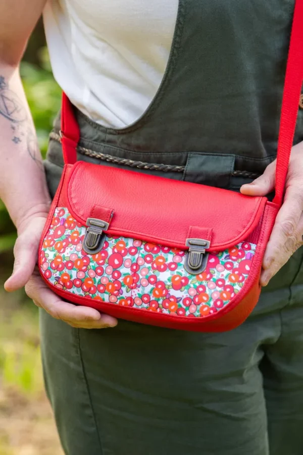 Sac à main femme bandoulière réglable fait main en France simili cuir rouge tissu imprimé cerises