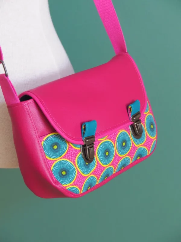 Sac à main bandoulière fait main en Bretagne profil rose cercles turquoises