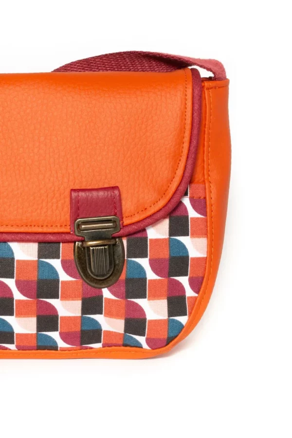 Sac à main femme l'essentiel Clémentine zoom sur finitions soignées et attaches cartable rétro
