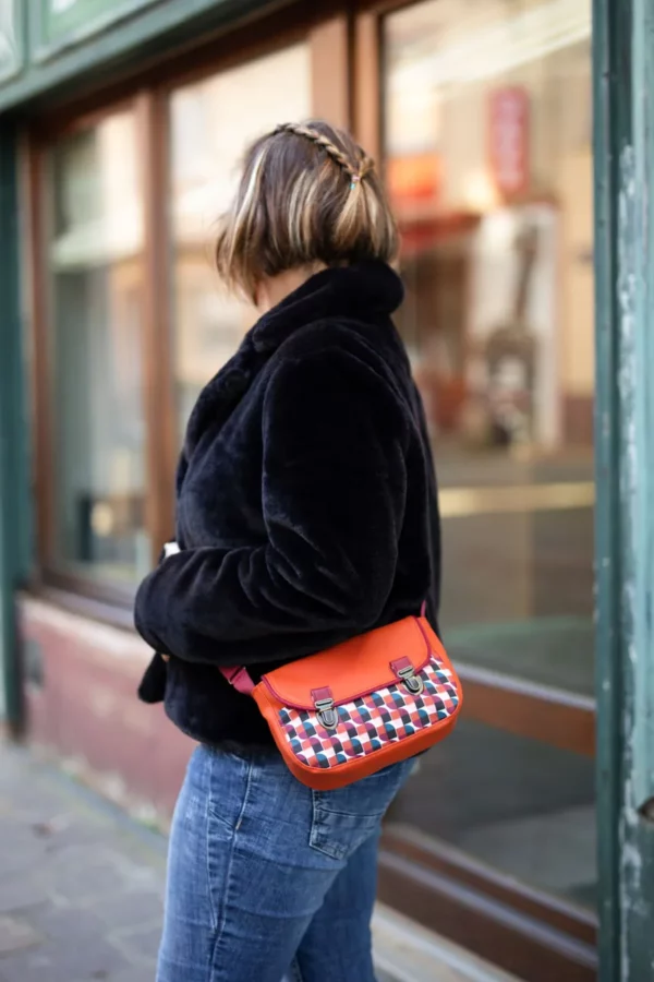 Sac à main femme rétro vintage coloré fait main Clémentine porté