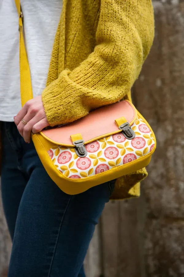 Sac l'essentiel Charlie simili cuir jaune moutarde et tissu imprimé vieux rose