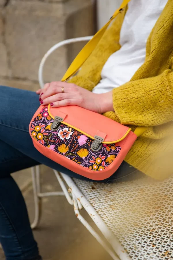 Sac à main petit format fait main en France corail Frida