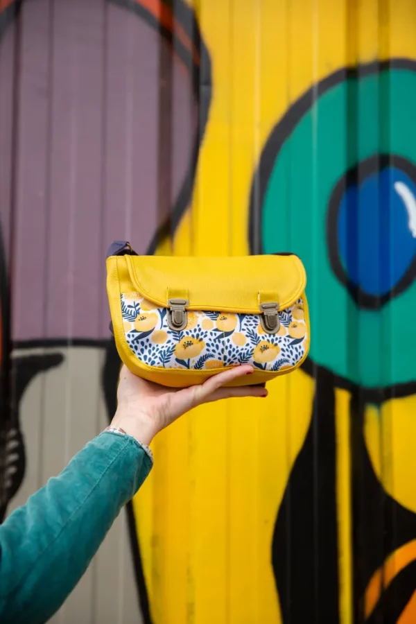 Sac à main femme fait main en France attache cartable rétro simili cuir jaune tissu imprimé fleurs Odette