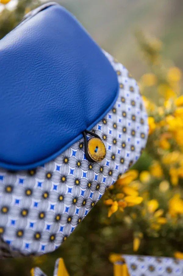 Sac réversible Sunny bleu tissu imprimé bouton jaune