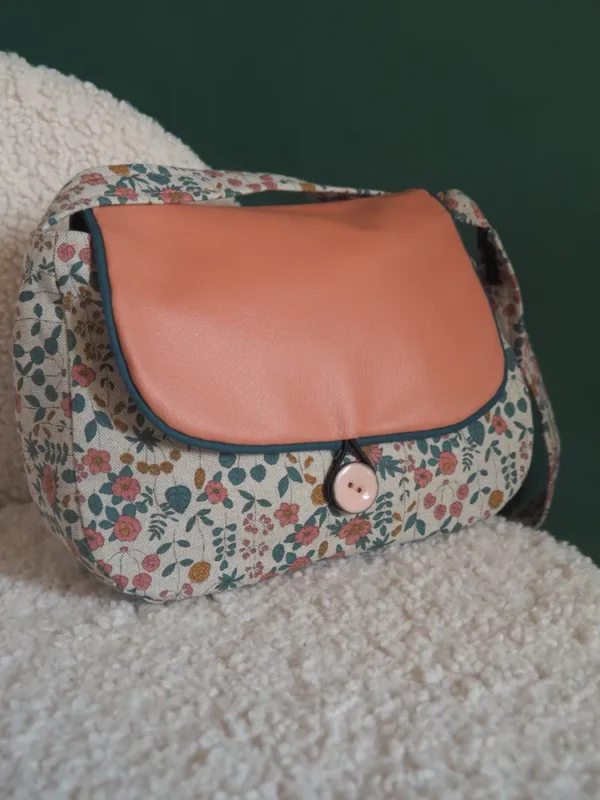 Sac réversible Peach côté tissu imprimé fleurs roses vertes