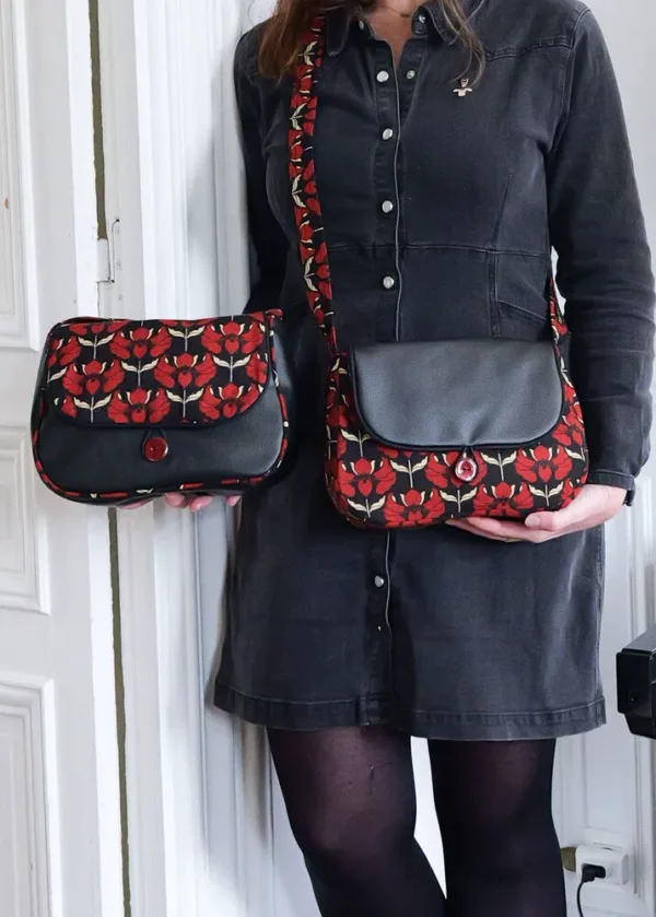Sac femme bandoulière réversible cousu main simili cuir noir tissu imprimé rouge Aline des deux côtés