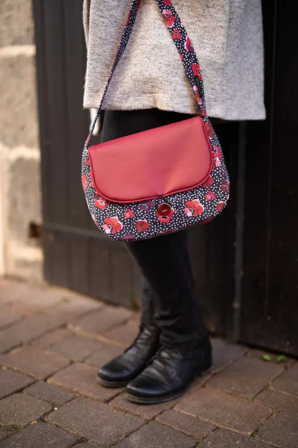 Sac réversible femme fait main en France Poppy côté tissu imprimé noir fleurs