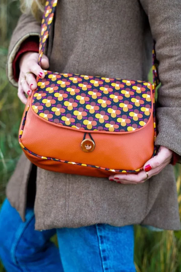 Sac réversible rouille rétro ronds porté