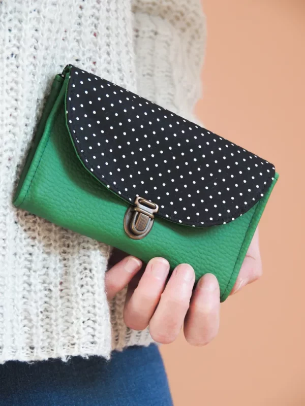 Porte monnaie femme attache cartable rétro simili cuir vert tissu imprimé noir pois blancs Suzanne