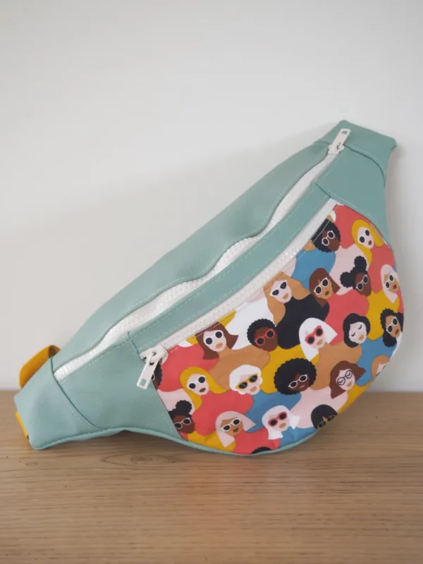 Banane fait main en Bretagne simili cuir et tissu imprimé les gens multicolroe