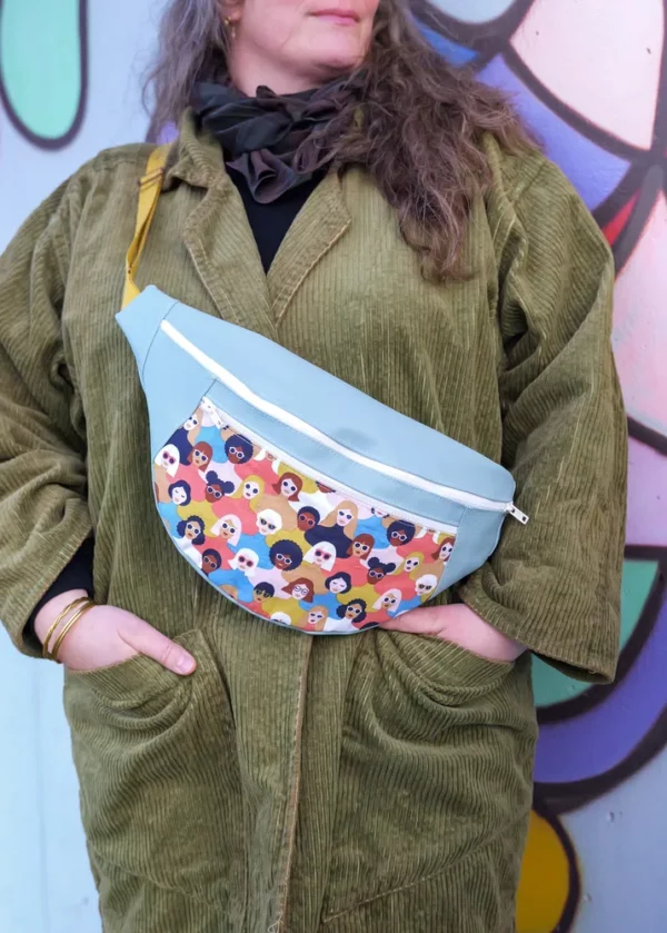Banane XL fait main en France simili cuir gris bleu tissu imprimé les gens