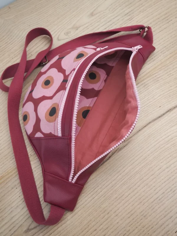 Banane originale femme fait main ouverte vue sur poche compartiment