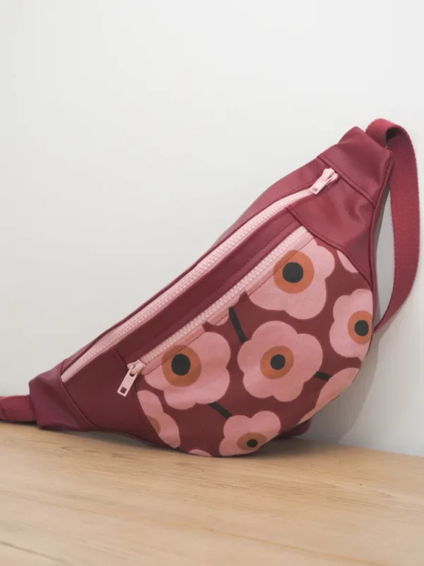 Banane originale Paulette simili cuir bordeaux imprimé fleurs roses