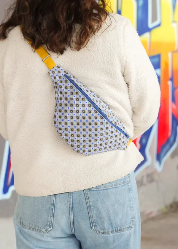 Sac banane fait main tissu imprimé bleu géométrique Sunny