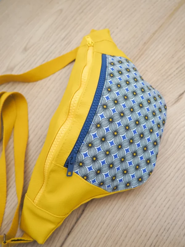 Sabane banane femme bandoulière simili cuir jaune tissu imprimé bleu Sunny