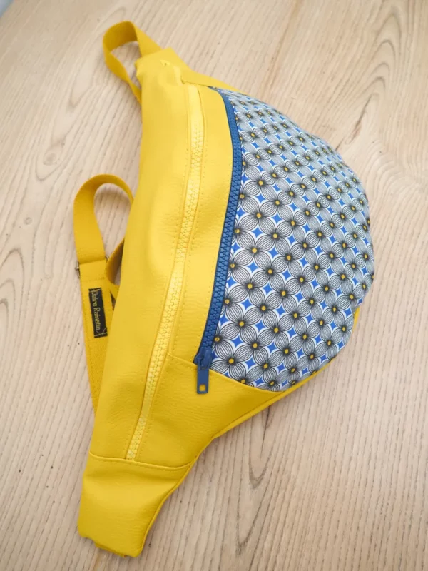 Banane XL Sunny jaune et bleu profil
