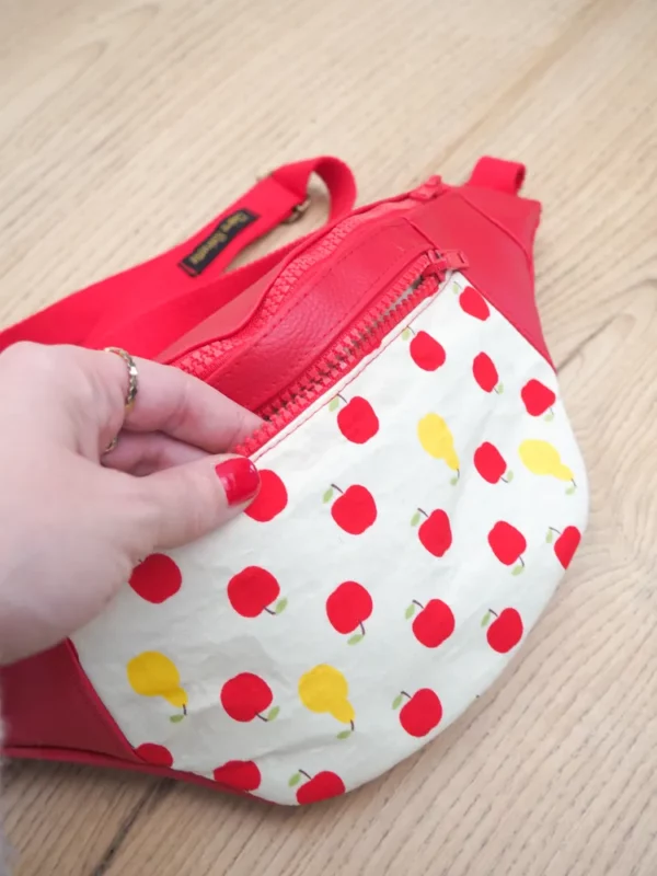 Sac banane originale les pommes vue poche devant zippée