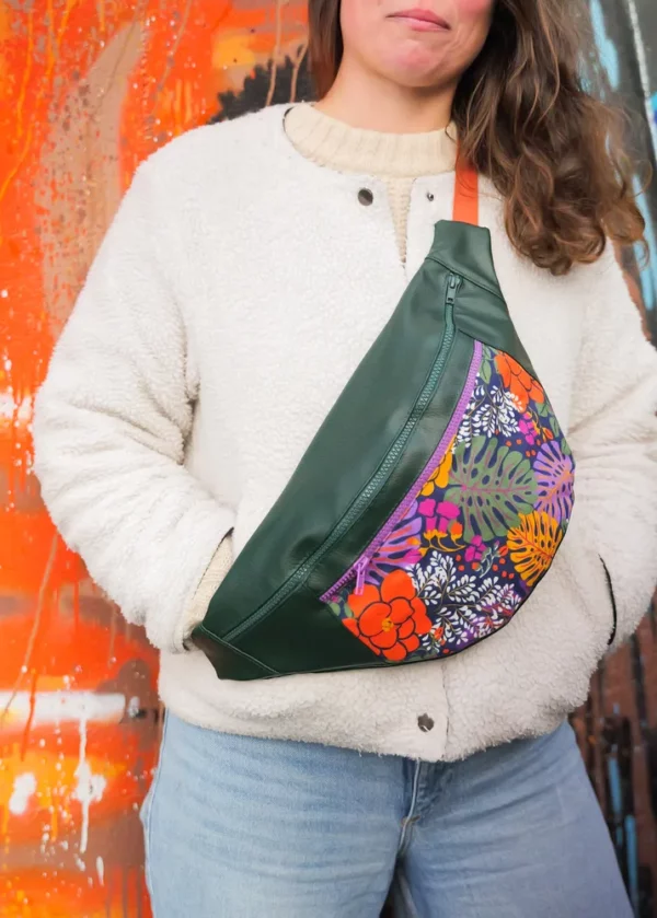 Banane XL fait main colorée simili cuir vert tissu imprimé fleurs multicolores Camille