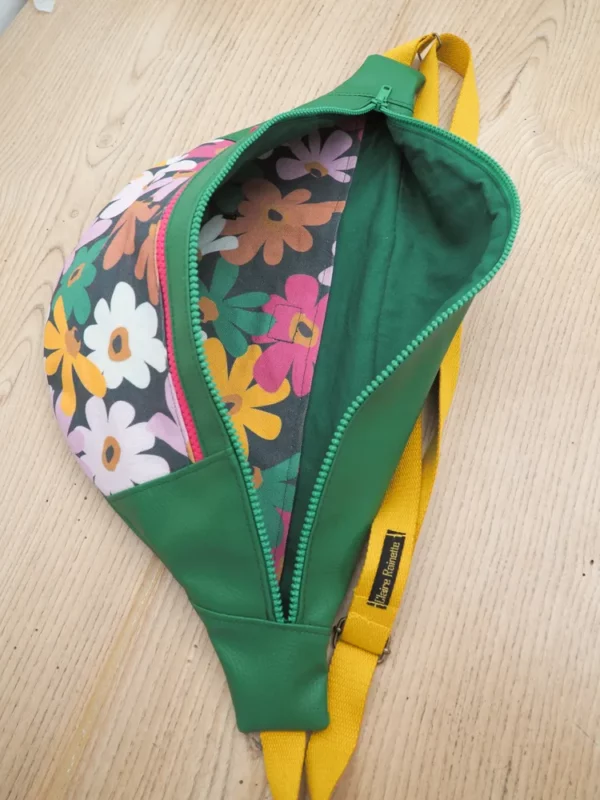 Banane XL Clara ouverte vue sur poche compartiment