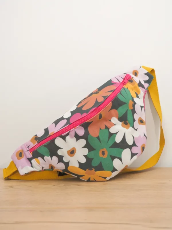 Banane imprimée femme Clara fait main en France fleurs multicolores