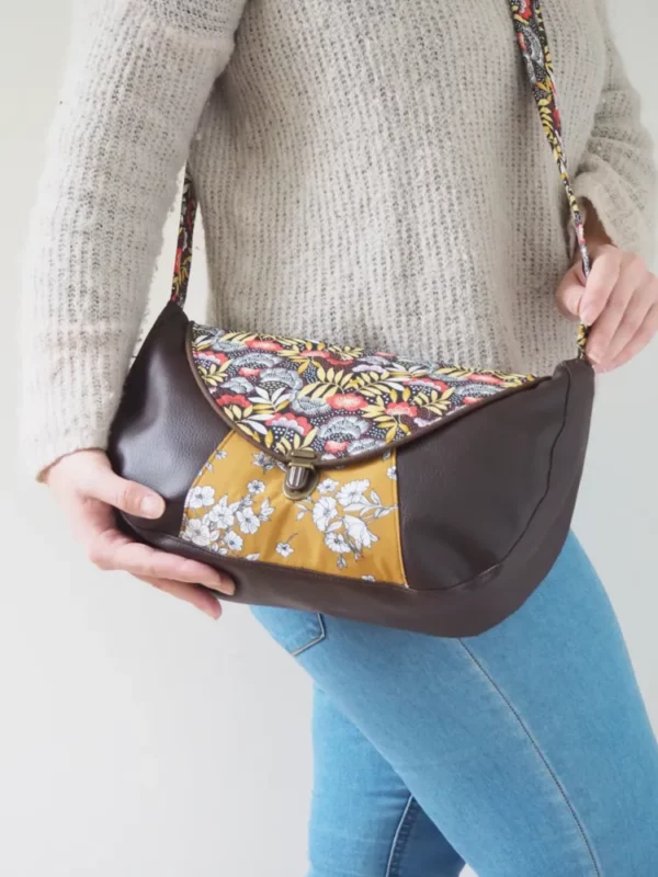 Sac besace fait main en France simili cuir marron tissu imprimé feuillage moutarde
