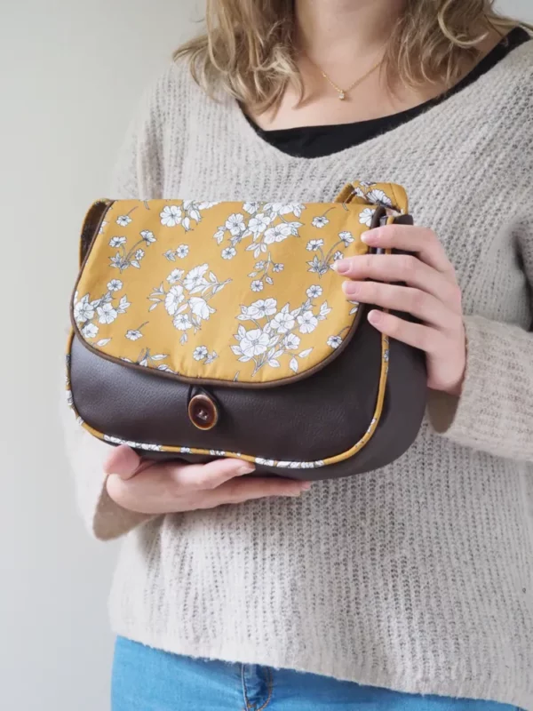 Sac femme bandoulière réversible marron tissu imprimé moutarde fleurs cousu main en Bretagne