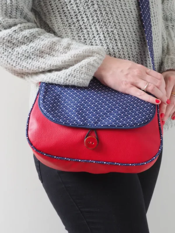 Sac à main femme réversible rouge bleu pois porté