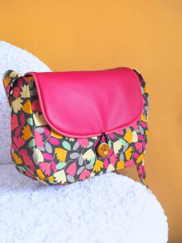 Sac réversible Cécile côté tissu fleuri coloré bouton jaune