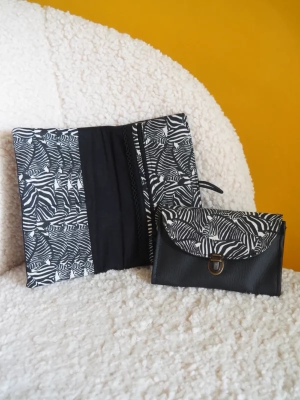 Porte monnaie et portefeuille fait main simili cuir noir tissu imprimé Zèbre
