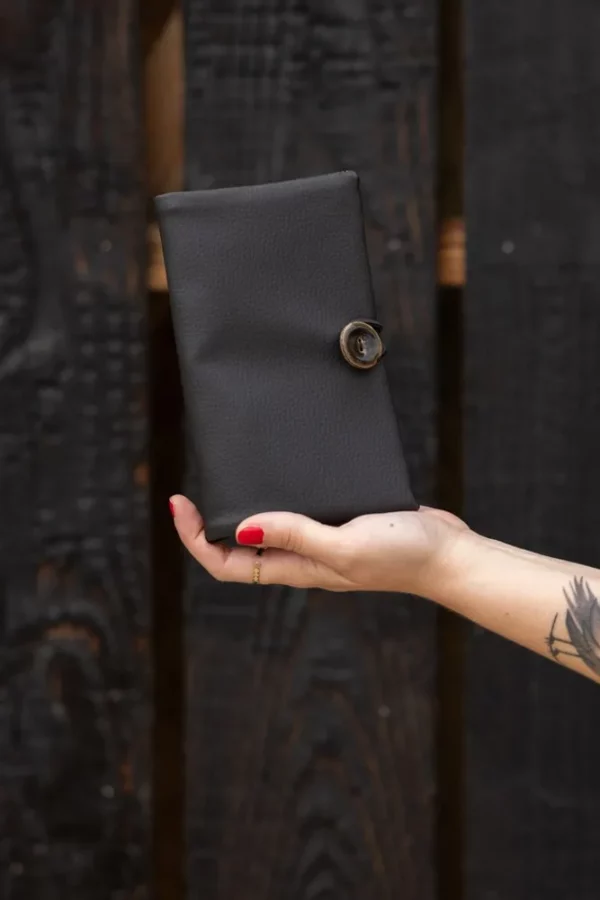 Portefeuille femme fait main noir simili cuir fermé