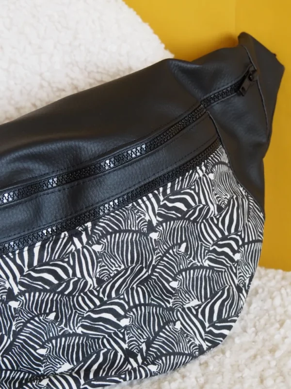 Banane XL zèbre Zoom sur double poche