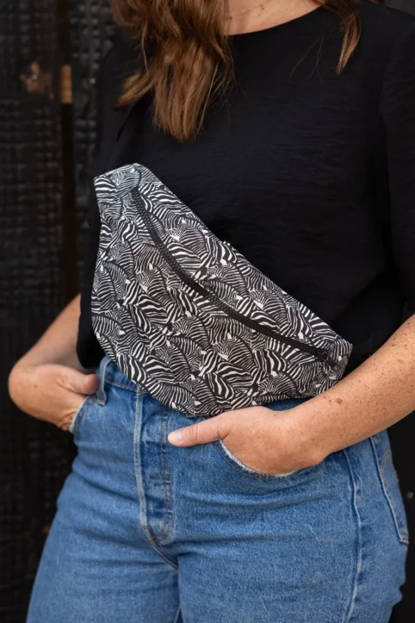 Sac banane imprimée fait main en France noir et blanc zèbre
