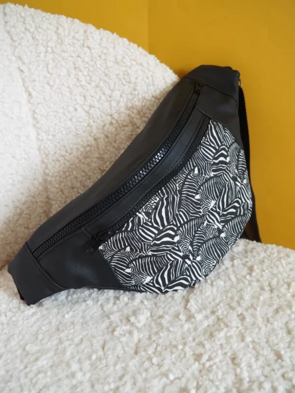 Banane originale fait main en France simili cuir noir tissu imprimé Zèbre