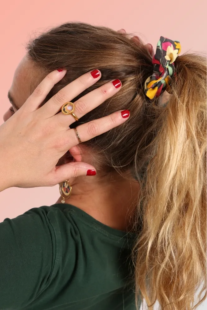 Chouchou Cécile en coton porté dans les cheveux queue de cheval