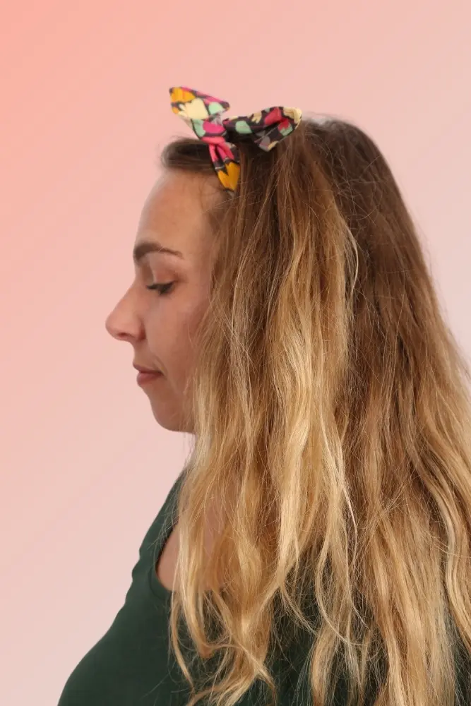 Headband bandeau pour cheveux fait main Cécile porté sur cheveux lâchés