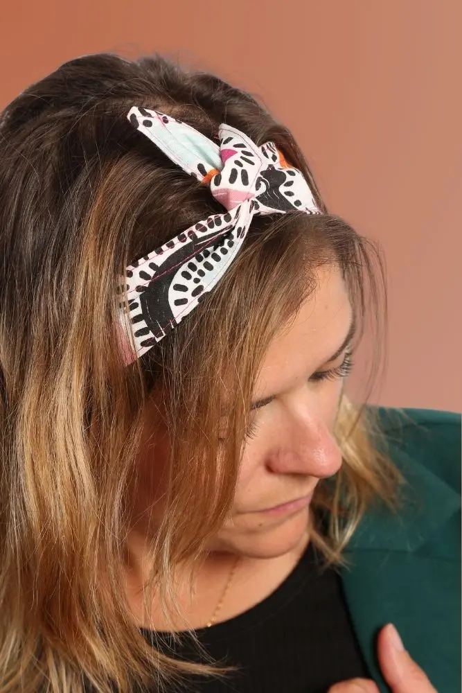 Bandeau à nouer headband détail du noeud - création artisanale
